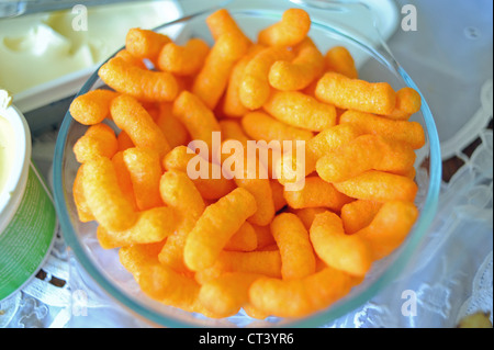 Leuchtend orange gefärbt Käse Wotsit Snack Essen Stockfoto