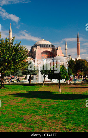 Türkei, Instanbu, Sultan Ahmet Park vor der Ayasofya Camii Museum and Hagia Sophia Mosque Stockfoto