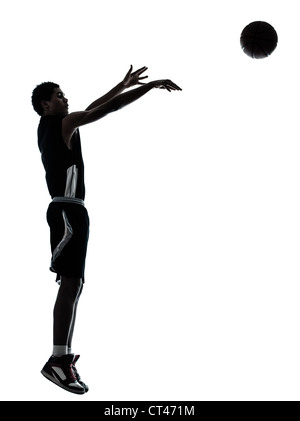 ein junger Mann-Basketball-Spieler-Silhouette im Studio isoliert auf weißem Hintergrund Stockfoto