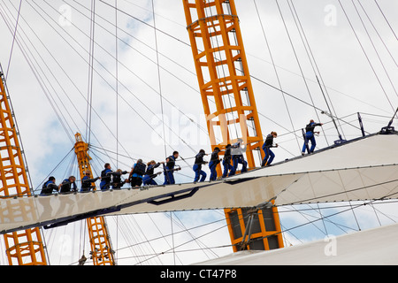 O2 Skywalk über das Dach des O2 dome Stockfoto