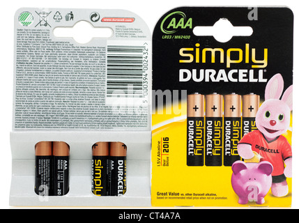 Zwei vier Pack einfach Duracell triple alkaline 1,5V Batterien auslaufen 2016 Stockfoto