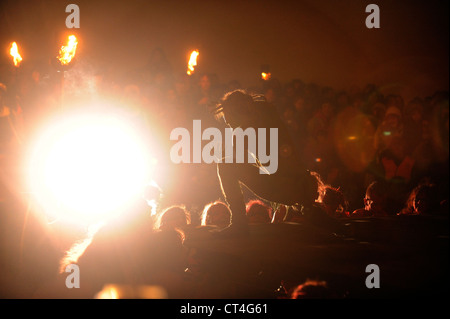 Künstler beteiligen sich die jährliche Beltane Fire Festival auf Calton Hill, Edinburgh, Schottland. Stockfoto