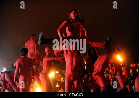 Künstler beteiligen sich die jährliche Beltane Fire Festival auf Calton Hill, Edinburgh, Schottland. Stockfoto