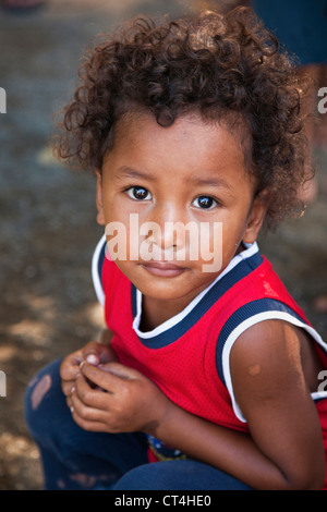 Indonesien, Papua Neu Guinea, Gaire Dorf. Nahaufnahme des Motuan jungen. Stockfoto