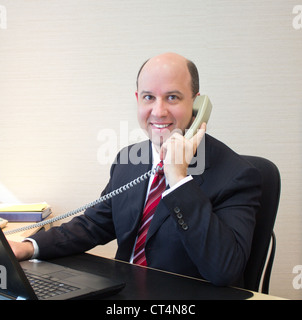 Business-Mann am Telefon. Stockfoto