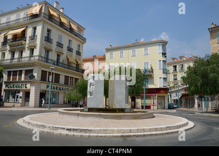 Kreisverkehr am Place Saint Roche, Menton, Côte d ' Azur, Alpes-Maritimes, Provence-Alpes-Côte d ' Azur, Frankreich Stockfoto