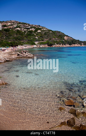 Menschen und Touristen entspannen am Strand, Cala Spalmatore, La Maddalena Insel, Sardegna, Italien, Sardinien, Italien Stockfoto