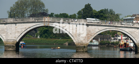 Richmond Bridge über die Themse in Süd-west-London Stockfoto