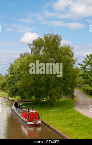 Bunte Narrowboat über Shropshire Union Canal Stockfoto