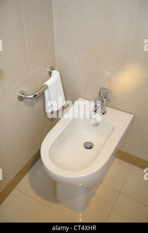 ein Bidet in einem Hotel Bad Menorca Spanien Stockfoto