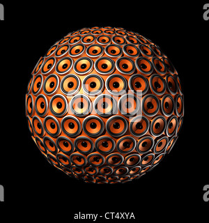 drei dimensionale Sphäre gemacht orange Lautsprecher - isoliert auf schwarz Stockfoto