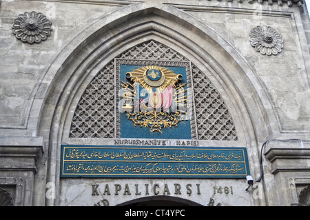 Eingang des Kapalicarsi - Markthalle - der große Basar in Istanbul, Türkei Stockfoto
