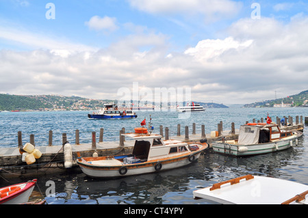 Boote am Bosporus, Istanbul, Türkei Stockfoto