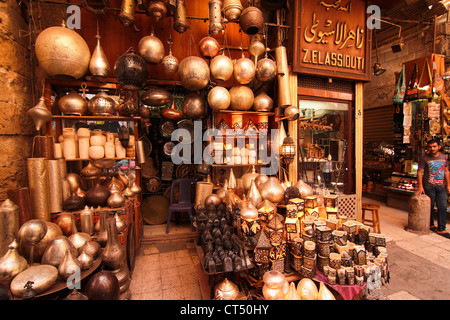 Lampenladen im Khan el Khalili-Basar in Kairo Stockfoto