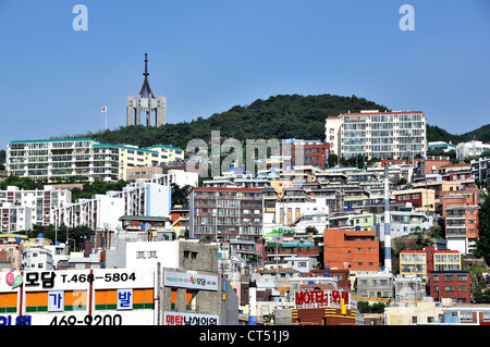 Ansicht der Stadt mit Kriegerdenkmal Busan Südkorea Asien Stockfoto