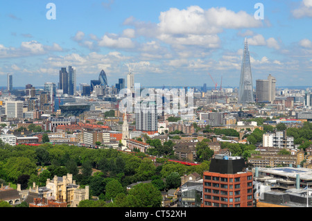 Skyline von London nach Osten in Richtung der City of London, von der Millbank Tower aus gesehen Stockfoto