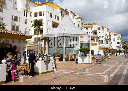 Hotel und Appartements neue Immobilienentwicklung in Puerto Banus Luxus Ferienort an der Costa Del Sol, Andalusien, Spanien. Stockfoto