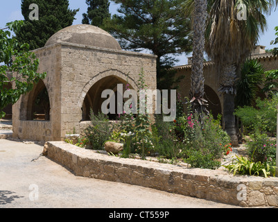 dh Agia Napa Kloster AYIA NAPA ZYPERN venezianischen Kloster Brunnen Haus gut in Gärten Innenhof Gebäude Stockfoto