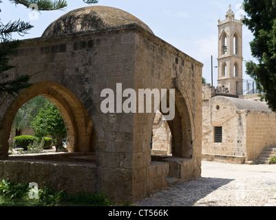 dh Agia Napa Kloster AYIA NAPA ZYPERN Venezianisches Kloster Brunnen Brunnen und orthodoxe Kirche Glockenturm griechisch Stockfoto