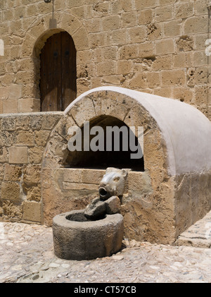 dh Agia Napa Kloster AYIA NAPA ZYPERN Venezianische Klosterdekoration griechischer Brunnenkopf Stockfoto