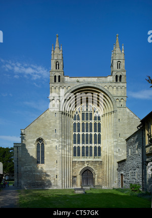 Tewkesbury Abbey Westfassade & Norman Multi-Rundbogen. Stockfoto