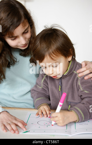 & SCHWESTER BRUDER Stockfoto