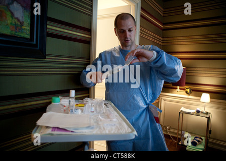 KRANKENSCHWESTER REDLICH PFLEGE Stockfoto