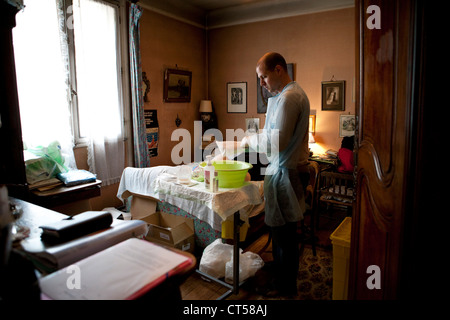 BEIN GESCHWÜRE PFLEGE Stockfoto