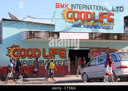 Eingang zu einem Supermarkt mit dem Namen gut leben in Madang, Papua-Neu-Guinea Stockfoto