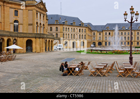 Die Stadt verfügt über bemerkenswerte Bauten wie den gotischen Stephansdom, die Basilika von Saint-Pierre-Aux-Nonnains, Metz Stockfoto