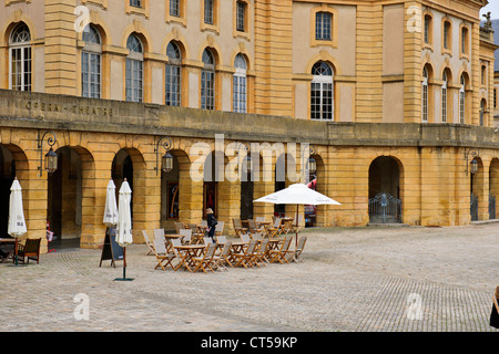 Die Stadt verfügt über bemerkenswerte Bauten wie den gotischen Stephansdom, die Basilika von Saint-Pierre-Aux-Nonnains, Metz Stockfoto