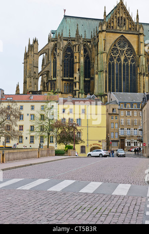 Die Stadt verfügt über bemerkenswerte Bauten wie den gotischen Stephansdom, die Basilika von Saint-Pierre-Aux-Nonnains, Metz Stockfoto