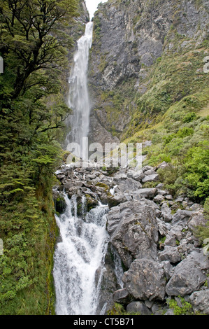 Des Teufels Punchbowl fällt in der Nähe von Arthurs Pass, New Zealand Stockfoto