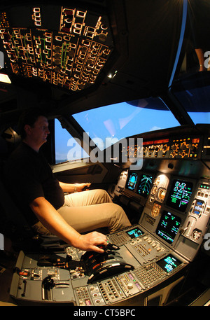 Pilot in einem Flugsimulator bei Lufthansa, Berlin Stockfoto