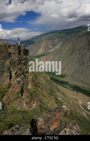 Chulyshman-River-Canyon mit einer Person für Skala, Altai, Sibirien, Russland Stockfoto