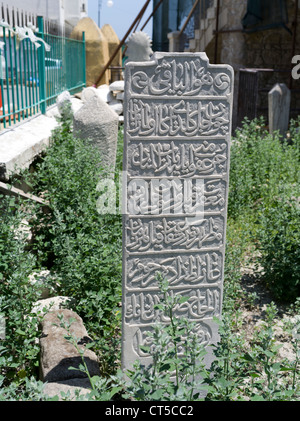 dh Moschee Kebir Moschee LARNACA Zypern osmanischen Friedhof arabischer Schrift Grabstein Larnaka Grand Moschee Büyük Cami Stockfoto