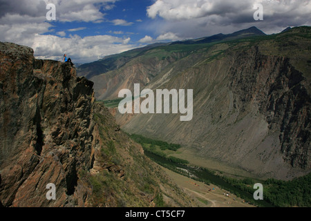 Chulyshman-River-Canyon mit einer Person für Skala, Altai, Sibirien, Russland Stockfoto