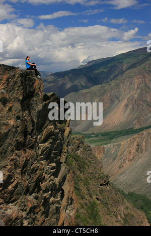 Chulyshman-River-Canyon mit einer Person für Skala, Altai, Sibirien, Russland Stockfoto