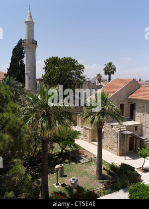 dh Larnaca Fort LARNACA Zypern Larnaka Fort Innenhof und großen Moschee Büyük Cami Turm Moschee Kebir Moschee Stockfoto