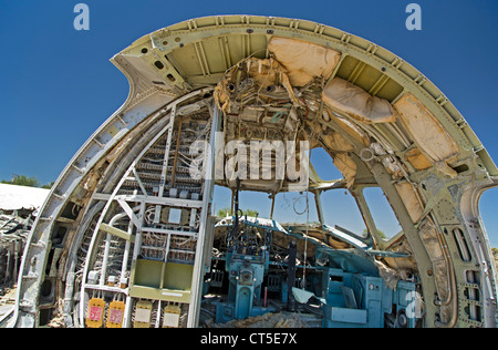 El Mirage, Kalifornien - ein Flugzeug-Cockpit in einem Schrottplatz für Flugzeugteile. Stockfoto