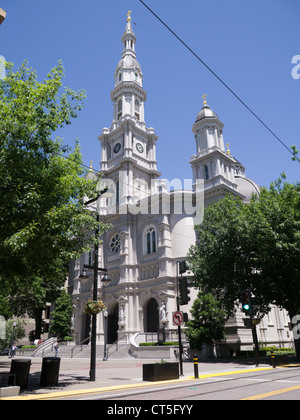 Kathedrale des Allerheiligsten in Sacramento, Kalifornien, eine Kathedrale der katholischen Kirche in den Vereinigten Staaten Stockfoto