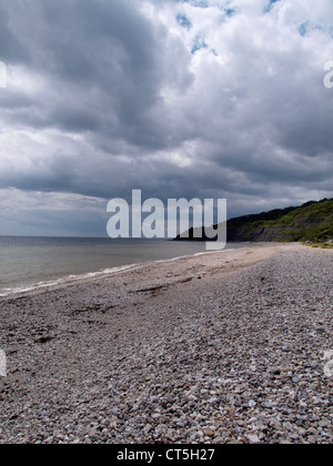 Grauer Tag am Strand von Monmouth, Chippel Bay, Lyme Regis, Dorset, Großbritannien Stockfoto