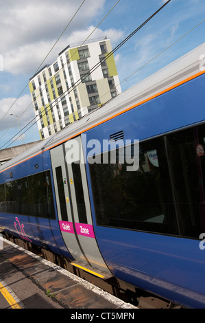 Nahaufnahme von der "ruhige zone'carriage eines Zuges in C2C Lackierung wartet am Bahnhof in London, England. Stockfoto