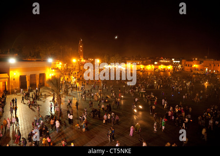 Mondaufgang über Djemaa el Fna Square bei Nacht, Marrakesch Marrakesch, Marokko, Afrika Stockfoto