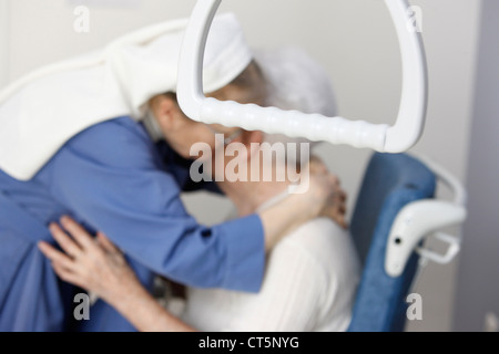 BESUCH, PATIENTEN ÄLTERE HOSP. Stockfoto