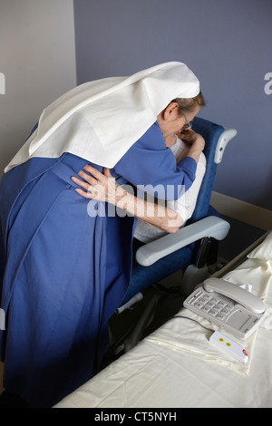 BESUCH, PATIENTEN ÄLTERE HOSP. Stockfoto