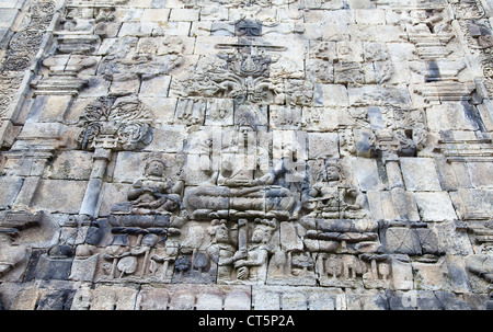 Traditionellen hinduistischen Motiven an der Wand des balinesischen Tempel Stockfoto