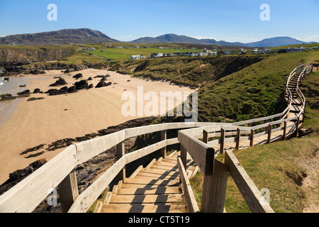 Holz- Schritte zum Aussichtspunkt mit Blick auf den Sandstrand und das blaue Meer an der malerischen schottische Nordküste 500 Route bei Sango Bay Sutherland Schottland Großbritannien Stockfoto