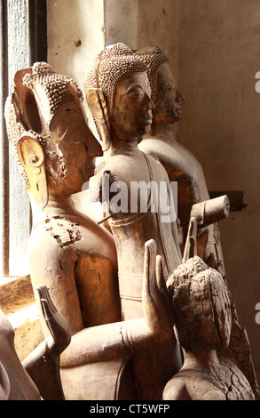 Buddhastatuen im Wat Xieng Thong in Luang Prabang, Laos, Südostasien Stockfoto