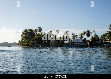 Am Meer in der Afro-Karibischen Stadt der alten Bank auf Isla Bastimentos, Bocas del Toro, Panama. Stockfoto